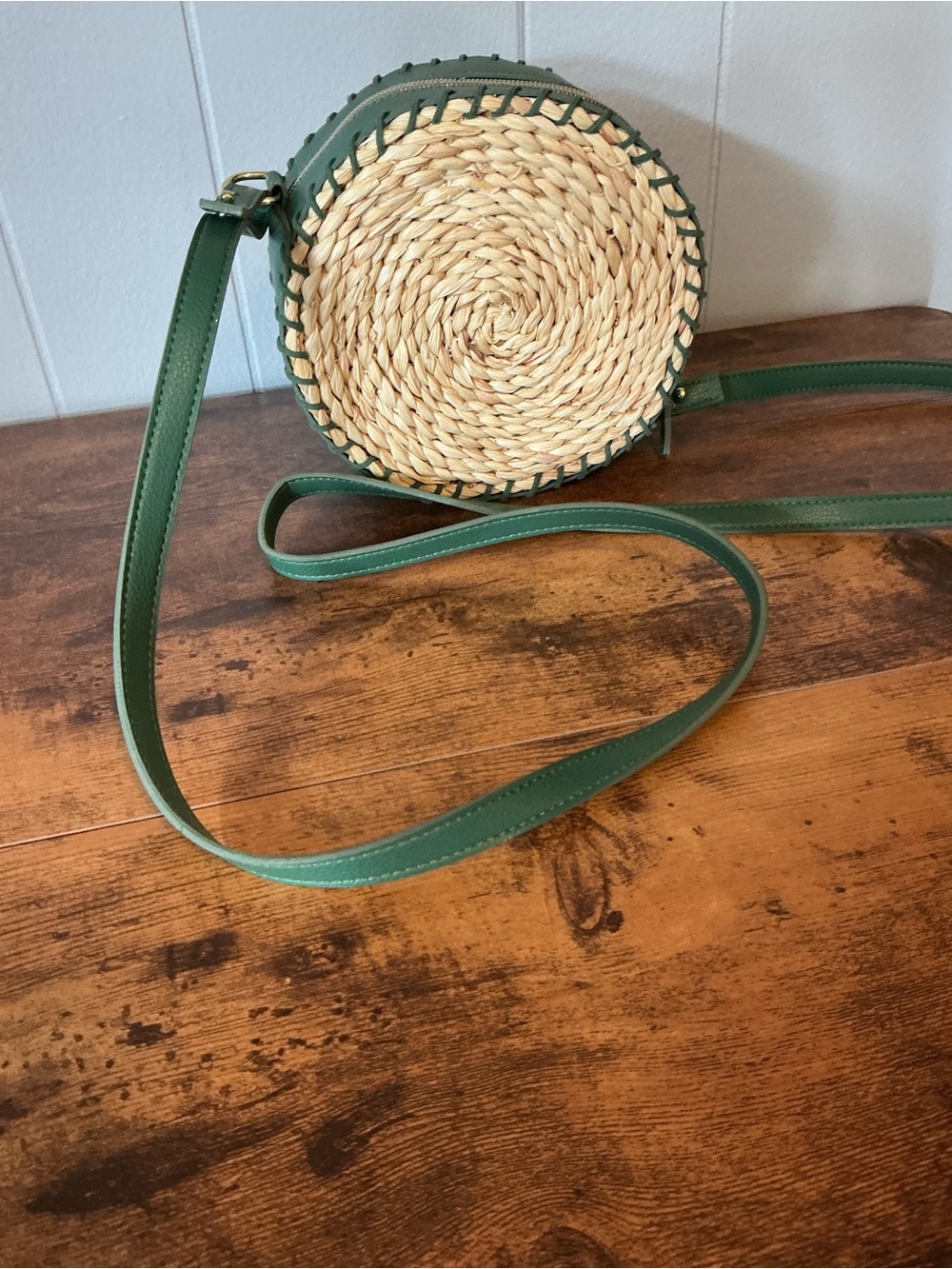 Woven Straw Circle Crossbody Bag with Green Trim, BOHO, EUC - Picture 2 of 6